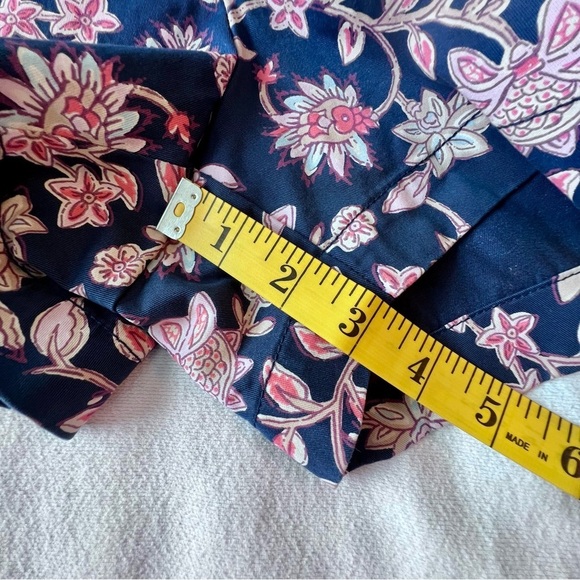 Gap Women NWT Women’s Size 8 Navy Blue Floral Stretch Mid‎ Rise City Shorts - Picture 5 of 11